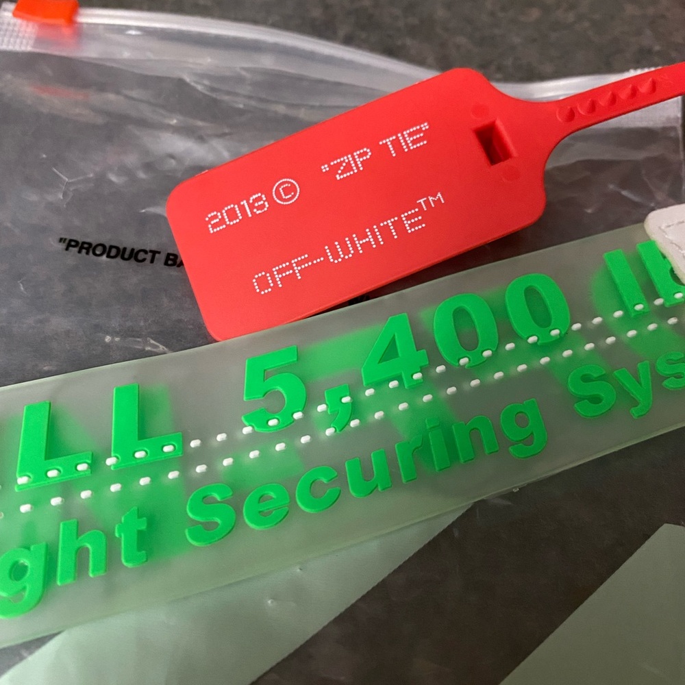 Off-White Car Key Keychain/Lanyard 🔑